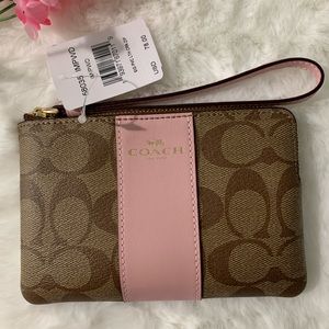 🎀Coach Corner Zip Wristlet In Sig Canvas